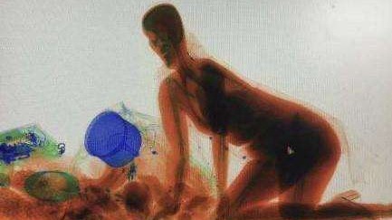 智能安檢機(jī)呈現(xiàn)人形圖像