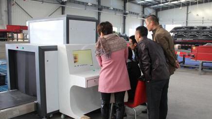智能安檢機是怎么檢出違禁這些東西的
